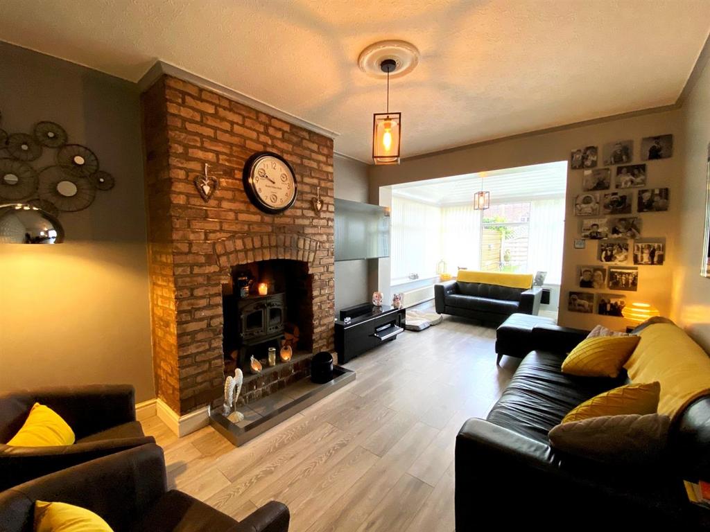 SITTING ROOM .jpg