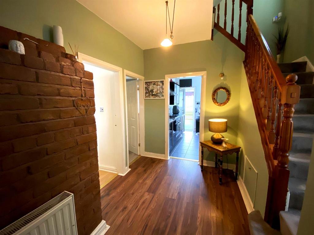 HALLWAY.jpg