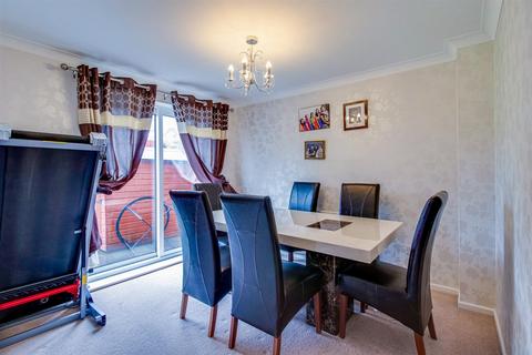 4 bedroom detached house for sale, Thistlewood Road, Wakefield WF1