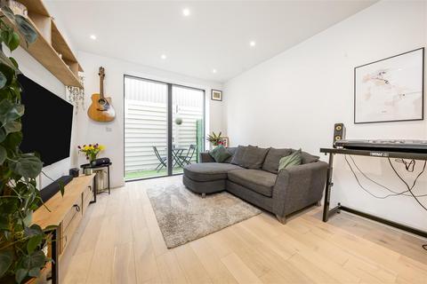 1 bedroom flat for sale, St. Johns Road, Isleworth