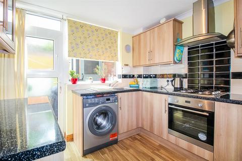 18 Valley Drive, Wrenthorpe, Wakefield, WF2 0HZ