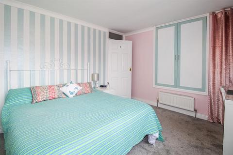 18 Valley Drive, Wrenthorpe, Wakefield, WF2 0HZ