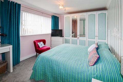 18 Valley Drive, Wrenthorpe, Wakefield, WF2 0HZ
