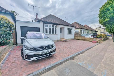 3 bedroom detached bungalow to rent, Priory Crescent, Southend-On-Sea