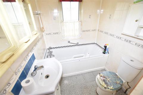 1 bedroom park home for sale, Kings Park, Creek Road, Canvey Island SS8
