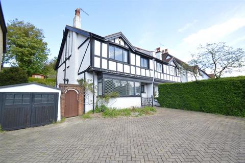 4 bedroom semi-detached house for sale, Brighton Road, Coulsdon CR5