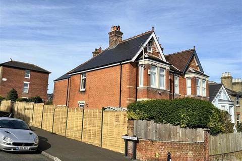 4 bedroom semi-detached house for sale, Victoria Road, Cowes