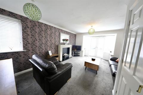 3 bedroom end of terrace house for sale, Philip Larkin Close, Hull