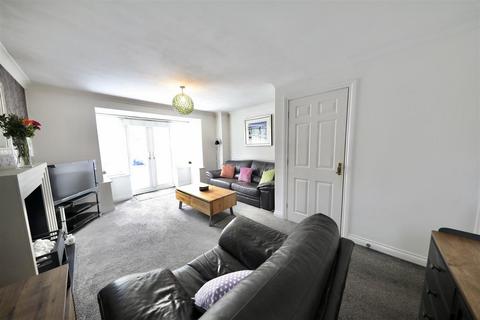 3 bedroom end of terrace house for sale, Philip Larkin Close, Hull