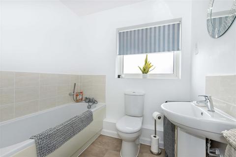 2 bedroom flat for sale, Overton Road, Worthing, BN13 1FF