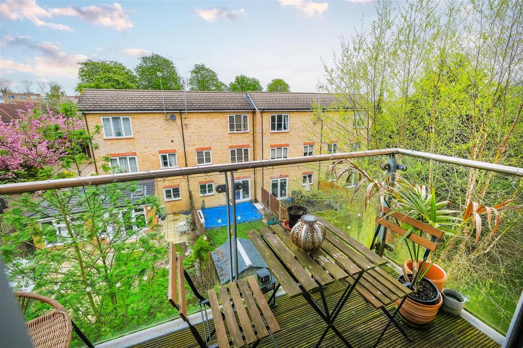 10 Pooley Court-18.jpg