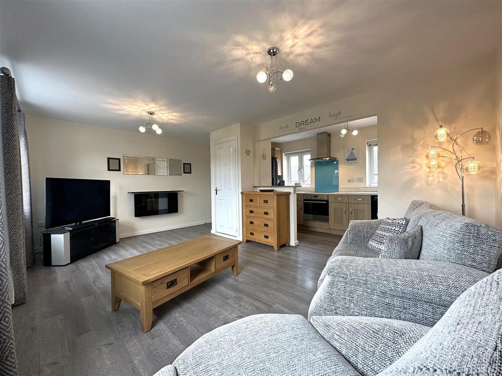Living Space Into Kitchen 546