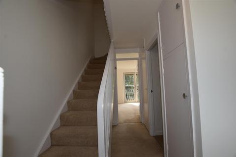 2 bedroom maisonette to rent, Buxton House, Snaresbrook