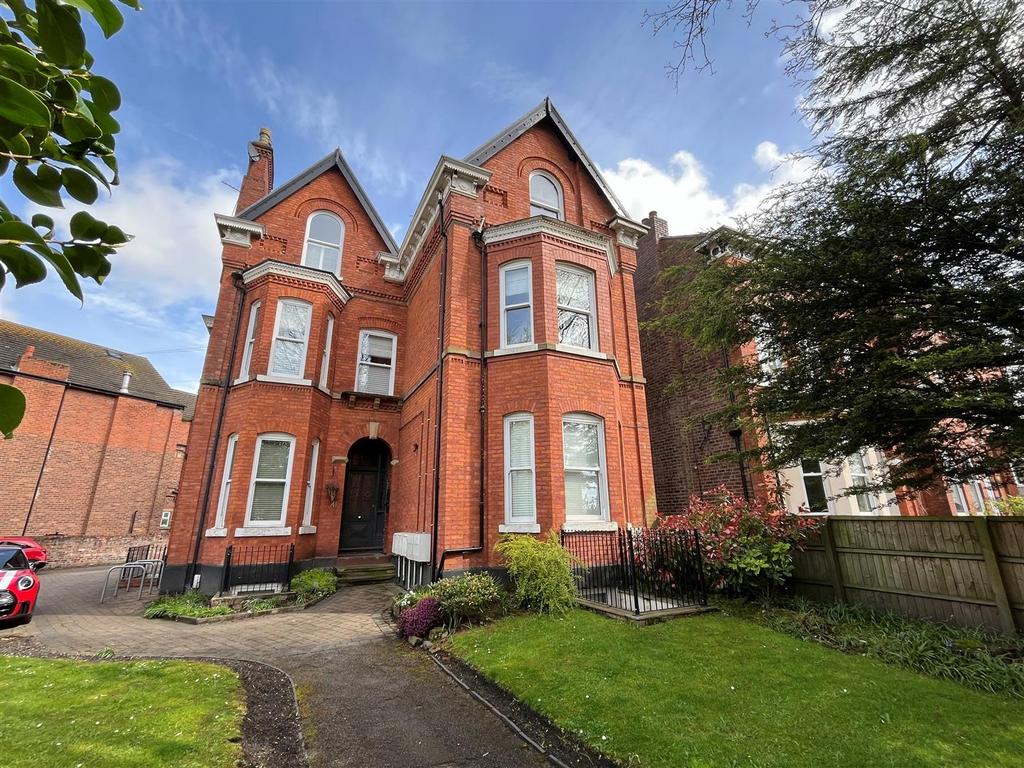41 Northenden Road, Sale 1 bed property for sale £200,000