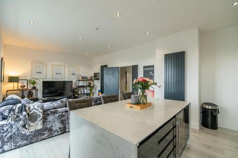 2 bedroom penthouse for sale, Mackenzie House, Leeds