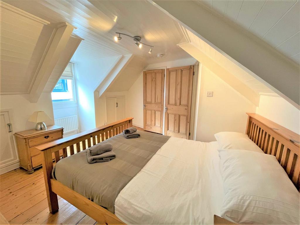 Bedroom 1.JPG