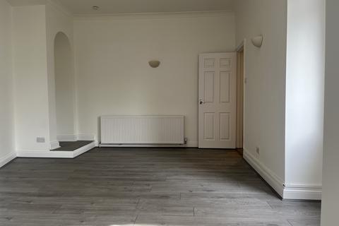 3 bedroom flat to rent, Birchwood Road, London SW17