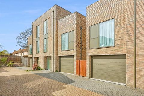 11 Brook End Close, Trumpington, Cambridge, CB2 9DB