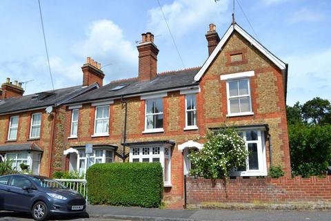 4 bedroom terraced house to rent, Beaufort Road, Farnham GU9