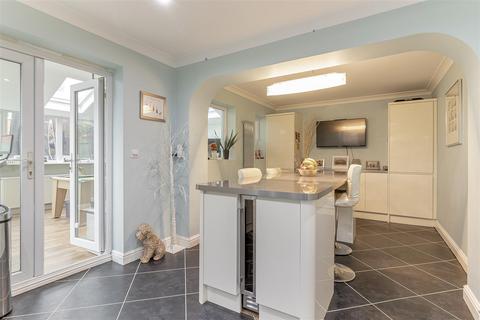 4 bedroom semi-detached house for sale, Hawthorn Avenue, Pool In Wharfedale, Otley