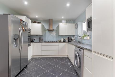 4 bedroom semi-detached house for sale, Hawthorn Avenue, Pool In Wharfedale, Otley