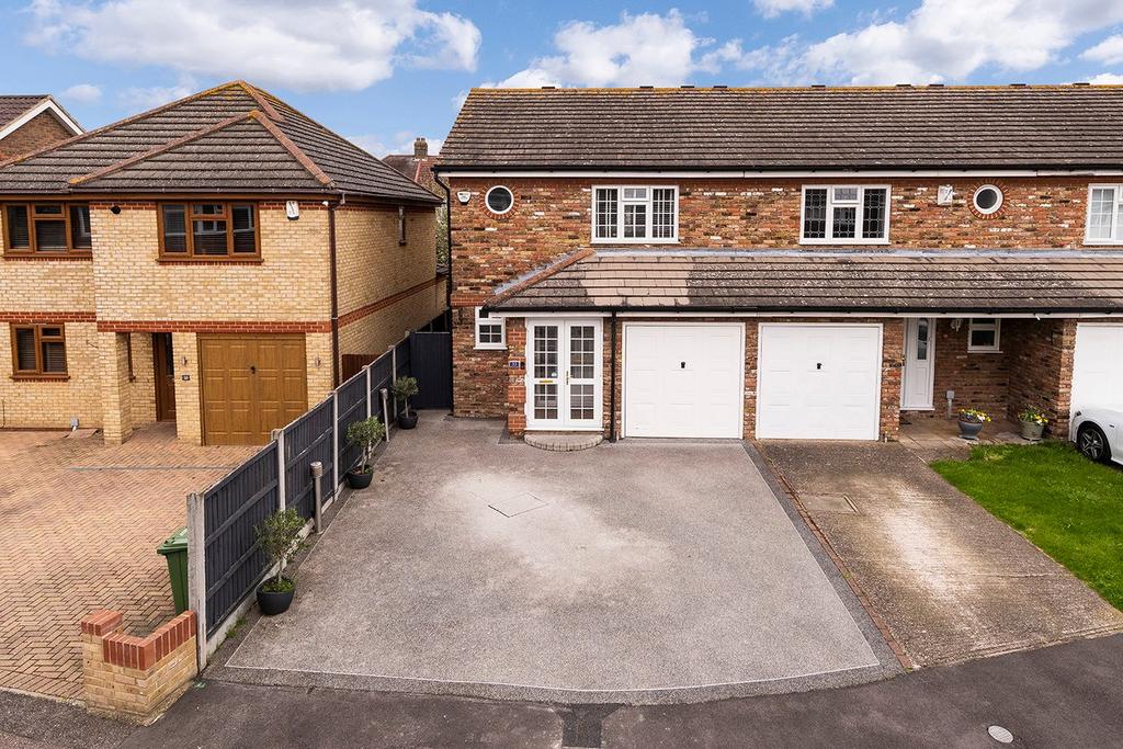 Birchington Close, Bexleyheath, DA7 3 bed end of terrace house for sale