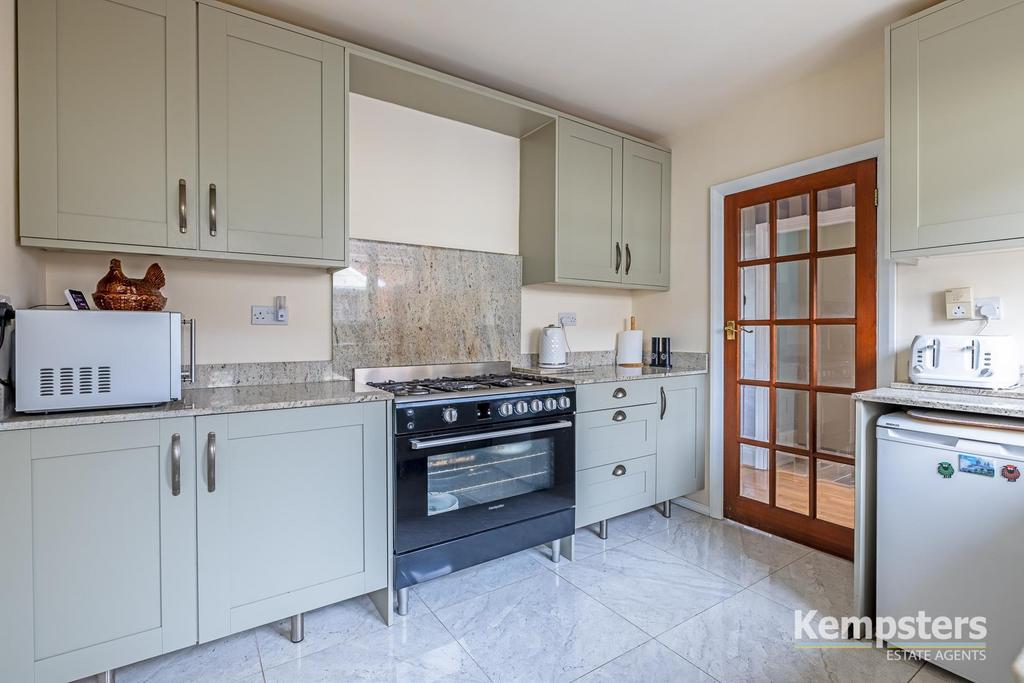 Kitchen 1.jpg