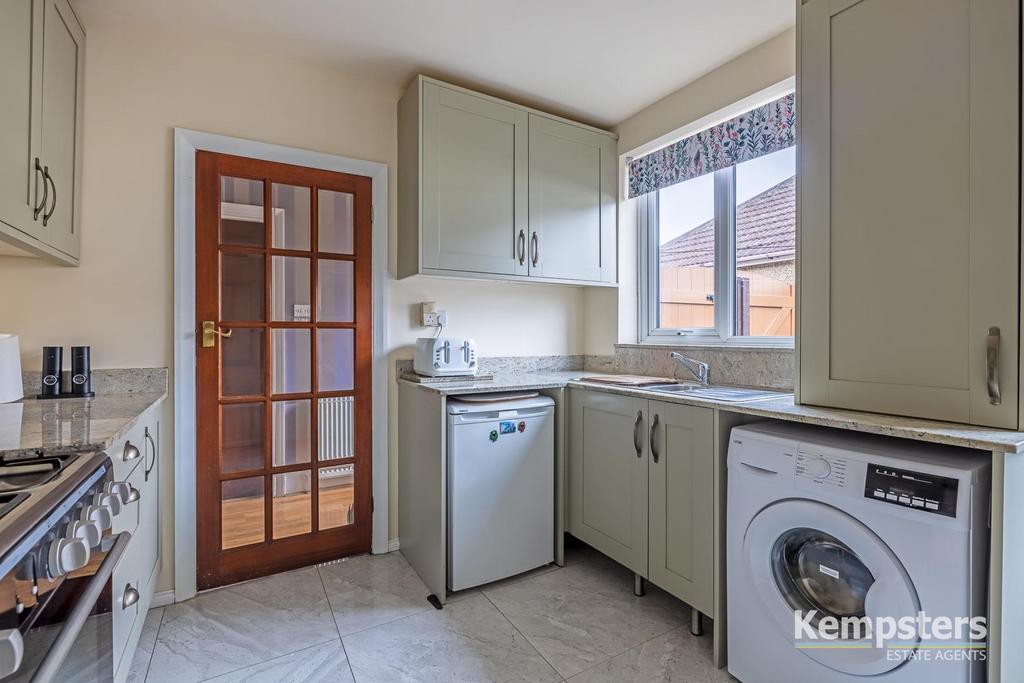 Kitchen 2.jpg