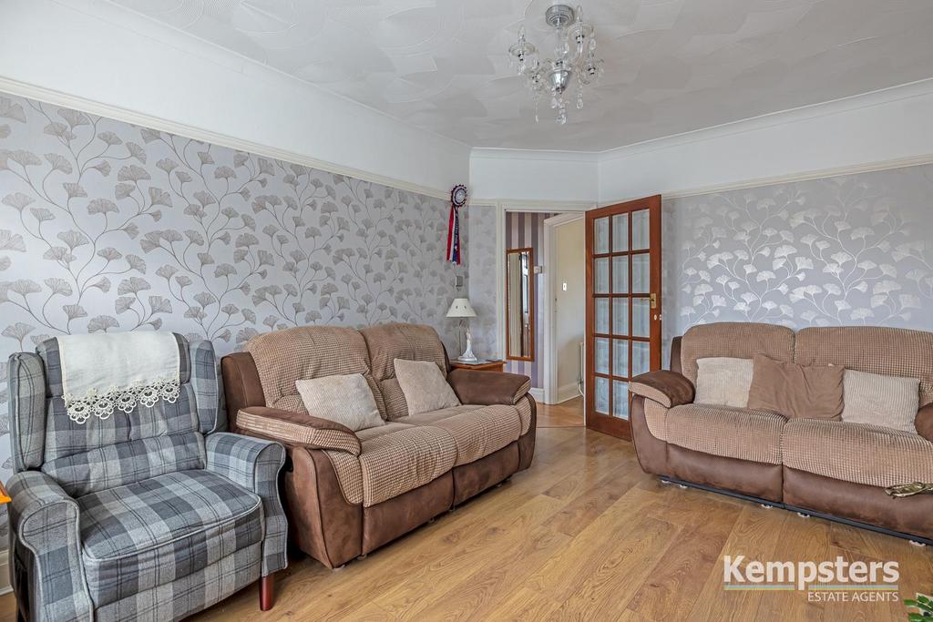Bedroom 1 3rd.jpg