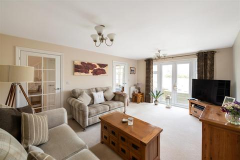 4 bedroom detached house for sale, Chalkfield Road, Horley