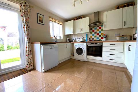 3 bedroom semi-detached house for sale, Oliver Close, Kempston, Bedford