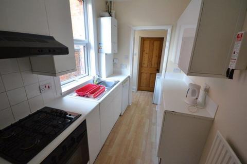 3 bedroom terraced house to rent, Welford Road, Leicester
