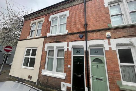 2 bedroom terraced house to rent, West Avenue, Leicester