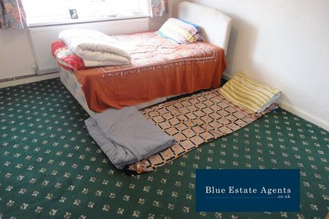 2 bedroom maisonette for sale, Blackberry Farm Close, Hounslow, TW5