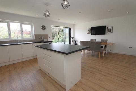 4 bedroom detached house for sale, Lowndes Road, Wollaston , Stourbridge, DY8