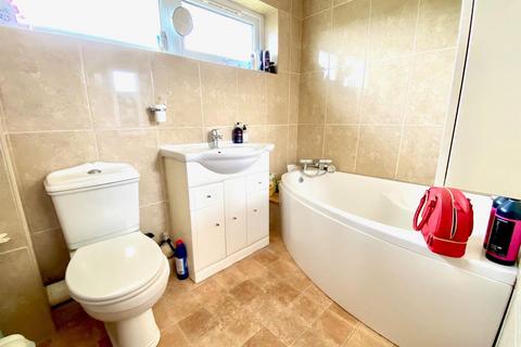 17 Briar Close, Lowestoft, NR32 4SU