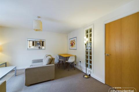 2 bedroom apartment to rent, Ellerman Road, Liverpool
