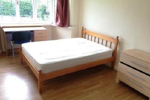 2 bedroom house share to rent, Weoley Court,, Birmingham B29