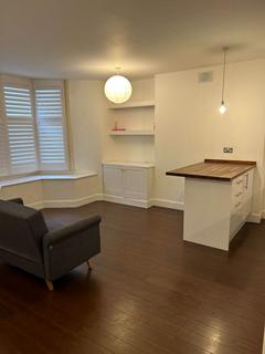 2 bedroom apartment to rent, Benbow Road, London W6