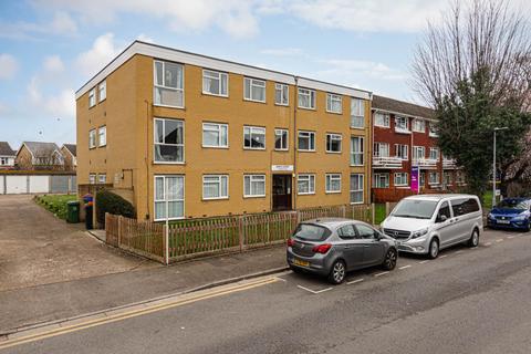 2 bedroom flat to rent, Birch Court, Sutton