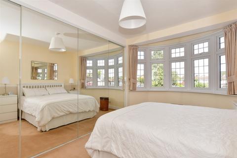 31 Link Way, Hornchurch, RM11 3RN
