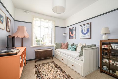 60 Pilton Drive, Edinburgh, EH5 2HG
