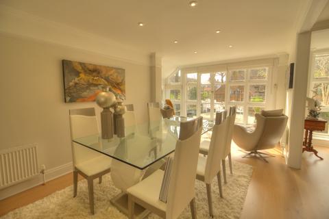 4 bedroom end of terrace house for sale, East Walls Close, Chichester, West Sussex