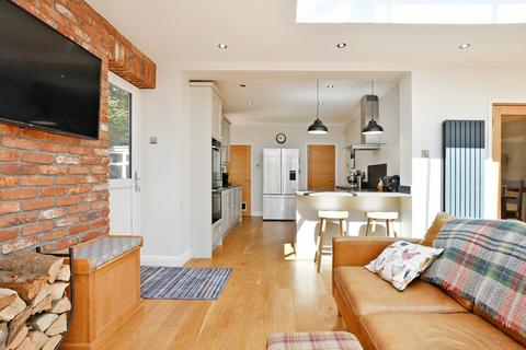 33 Kenwell Drive, Sheffield, S17 4PJ