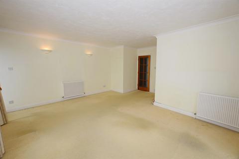 2 bedroom flat to rent, Rock Gardens, Bognor Regis, PO21