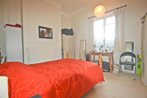 2 bedroom maisonette to rent, Hartfield Road, Wimbledon