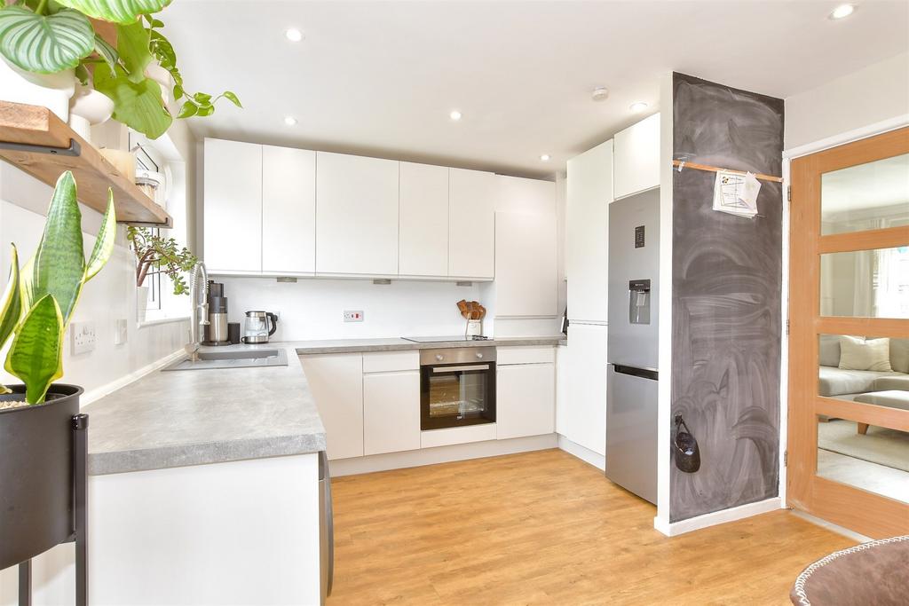 Satis Avenue, Sittingbourne, Kent 3 bed semidetached house for sale