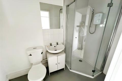 Studio to rent, Wellington Road, Bilston, West Midlands, WV14