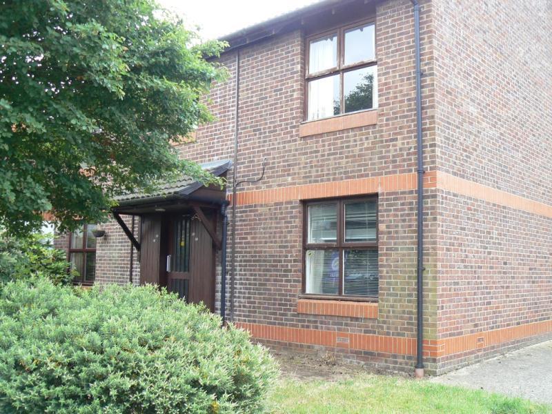 Bainton Mead, Woking GU21 1 bed apartment to rent £1,200 pcm (£277 pw)