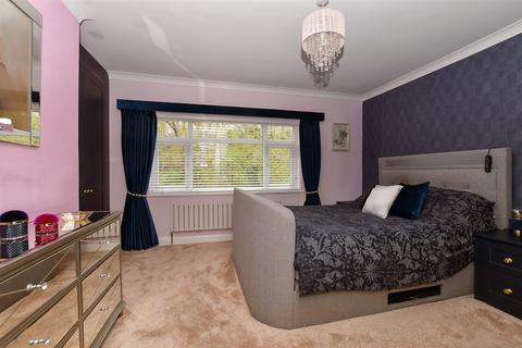 80 The Glade, Coulsdon, CR5 1SN